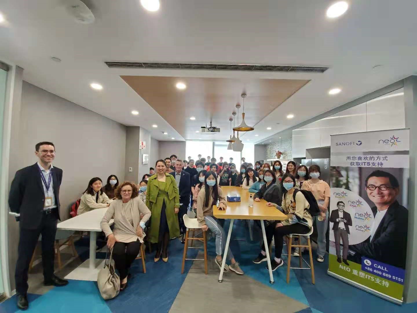 2019级西财-南特项目学生前往赛诺菲公司调研